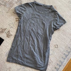 Charcoal Lululemon Women’s Shorts Sleeve Top